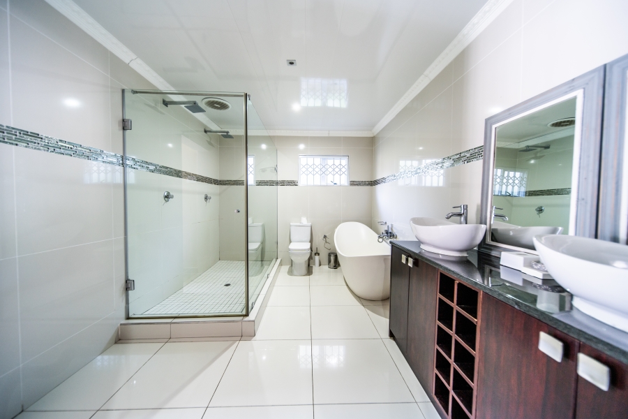 12 Bedroom Property for Sale in Sunnyridge Eastern Cape